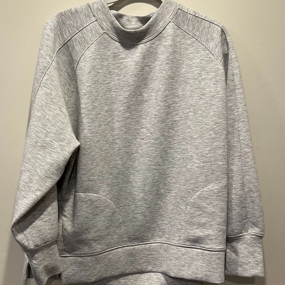 Abercrombie YPB neoKNIT Legging-Friendly Crew Sweatshirt, Grey, Size Medium